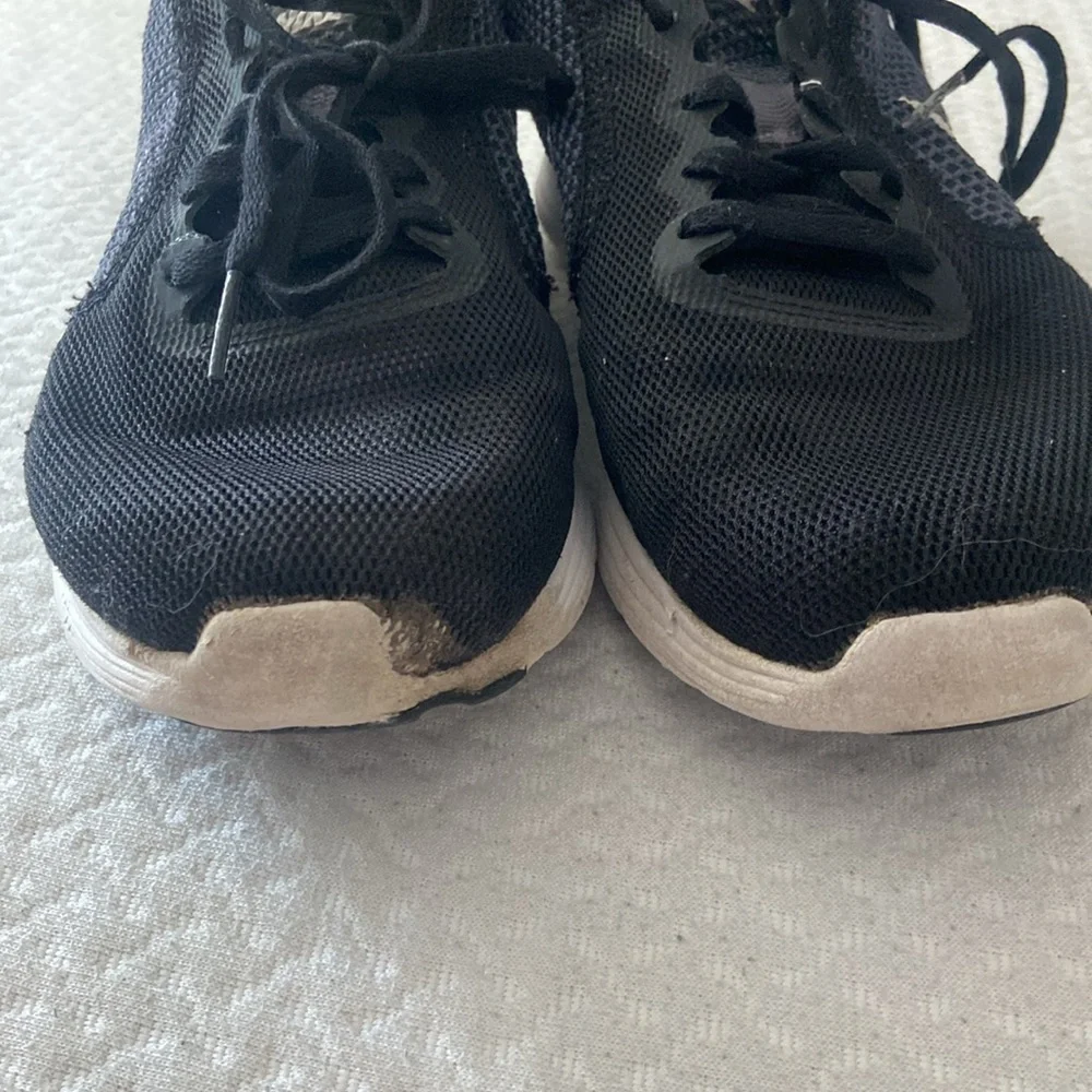 Nike Dual-Tone Black and White Running Shoes